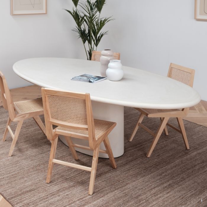Microskin eettafel van Furnified in een eetkamer.ALT