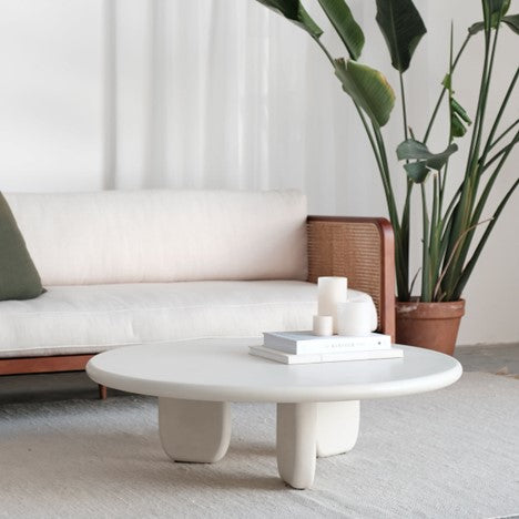Ronde salontafel van Furnified in een woonkamer.ALT
