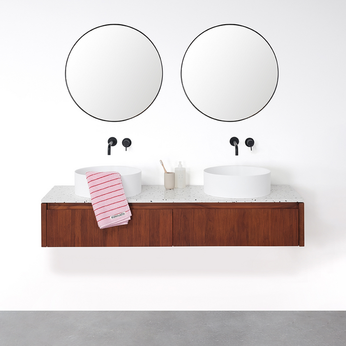 Set Ahun Badkamermeubel in Walnoot met Marcel Bovenplaat in Terrazzo en Sims Waskom in Solid Surface.ALT