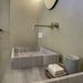 Beige marmeren wasbak