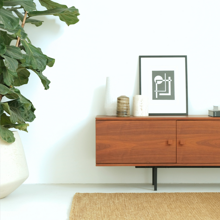 houten calvin dressoir in een woonkamer