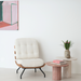 Relax fauteuil in boucle stof met walnoten afwerking 
