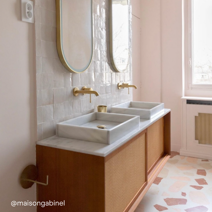 Mueble de baño vintage Nestor teca y ratán con lavabo de mármol blanco 150 cm