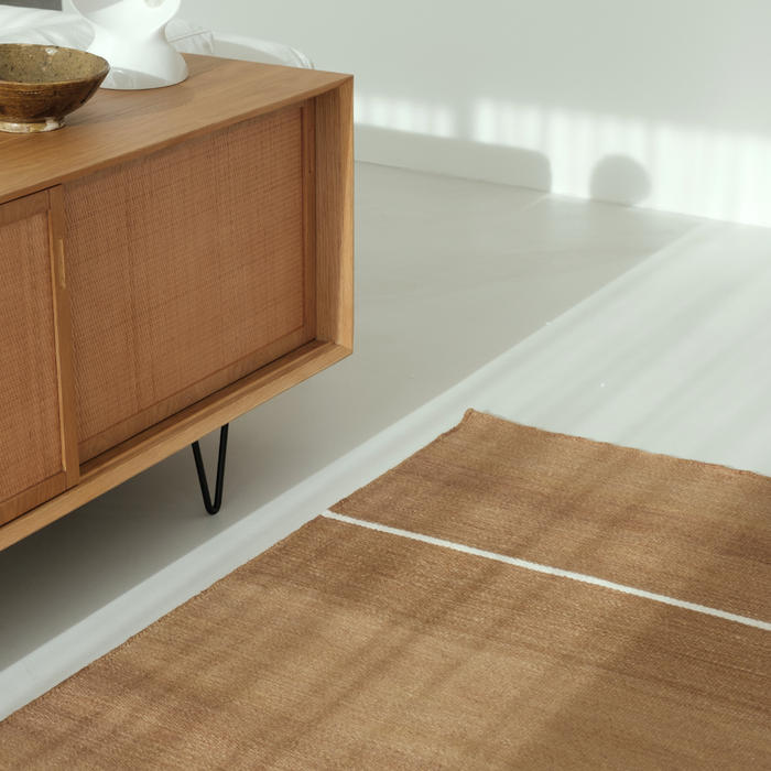 Lino tapijt gecombineerd met andere meubels van Furnified.ALT