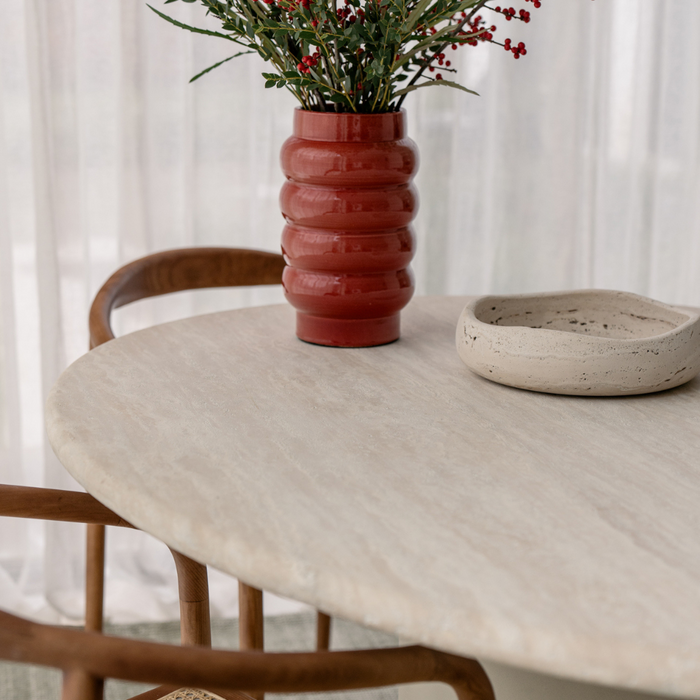 Mesa de comedor Reef de travertino blanco latte 140 cm