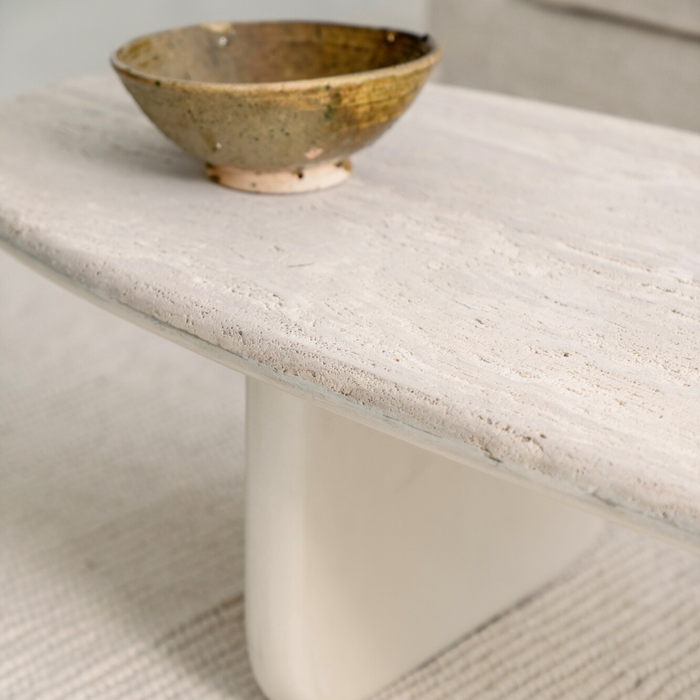 Mesa de centro Ido de travertino color latte MicroSkin