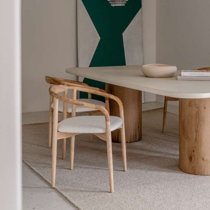 Silla de comedor Ely de roble con asiento de tela