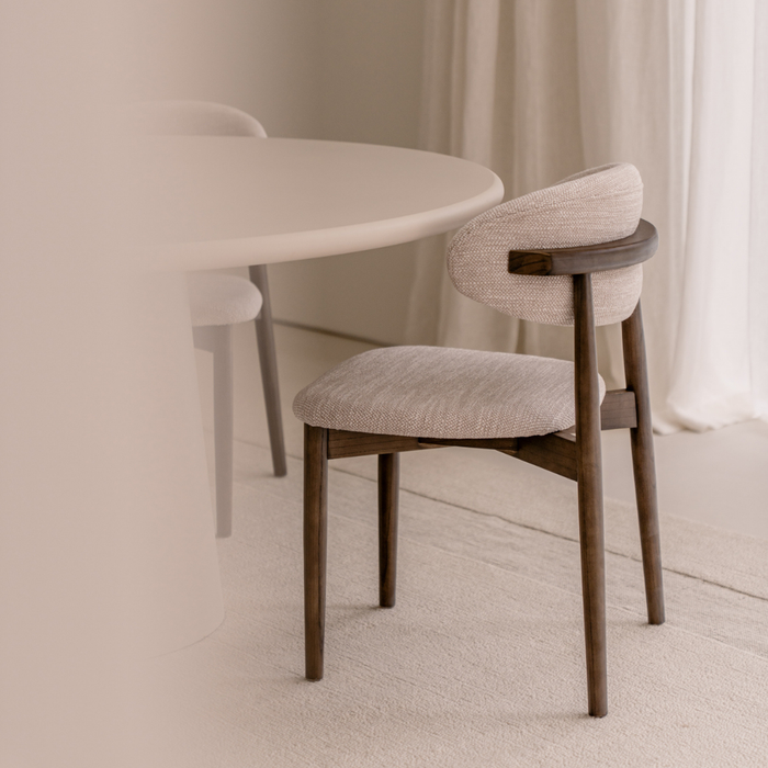 Silla de comedor Eve color humo, tejido color arena