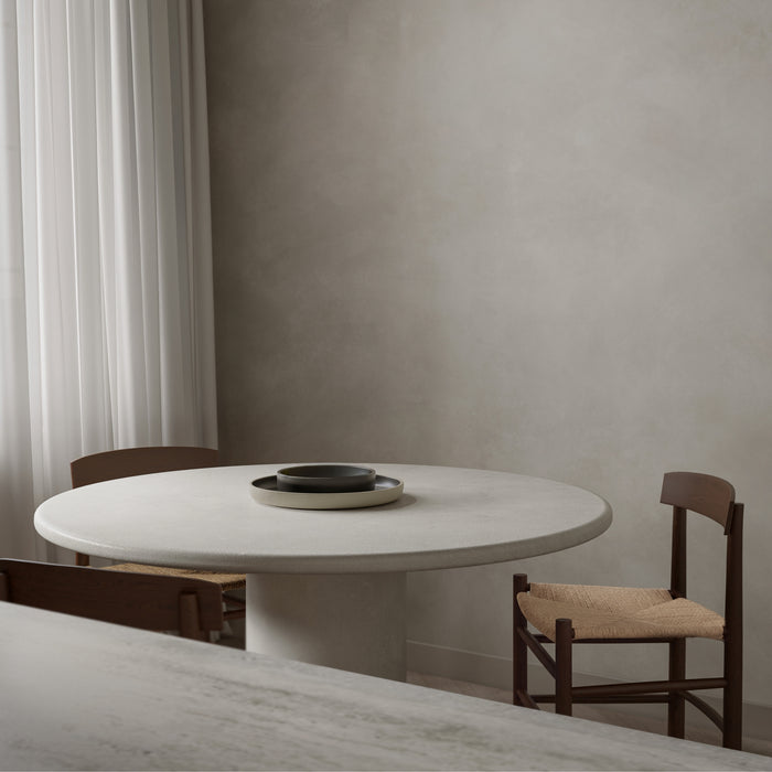 Silla de comedor Gien de nogal oscuro con cuerda color latte