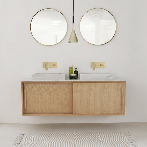 Eiken onderbouwkast met marmeren plaat en lavabo alt