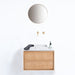 zwevende beige onderbouwkast met wit marmeren wastafel en meubelblad