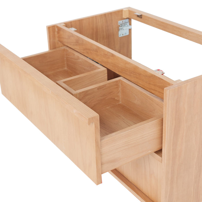 Ruime badkamerkast in beige