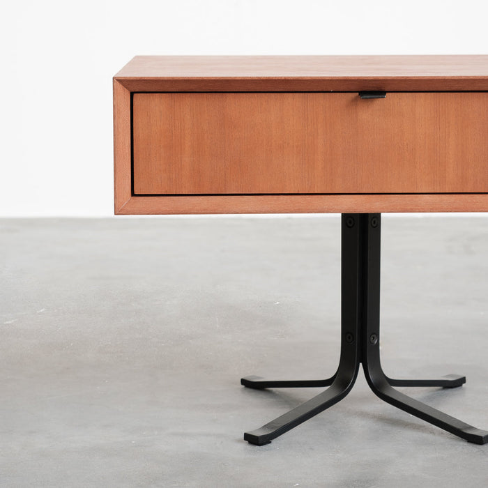 Retro bijzettafel teak Furnified Marc