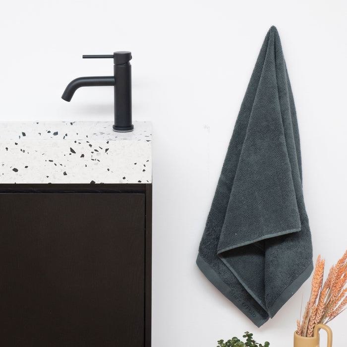Elegante toitletmeubel met wit marmeren terrazzo