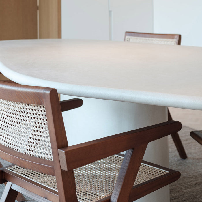 Mesa de comedor orgánica Strasbourg con aspecto de Mortex